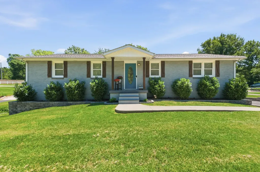 307 S Hummingbird Lane Dickson TN 37055
