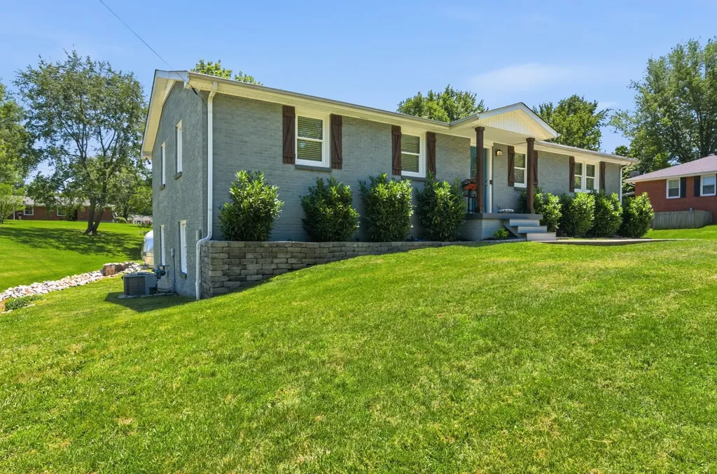 307 S Hummingbird Lane Dickson TN 37055