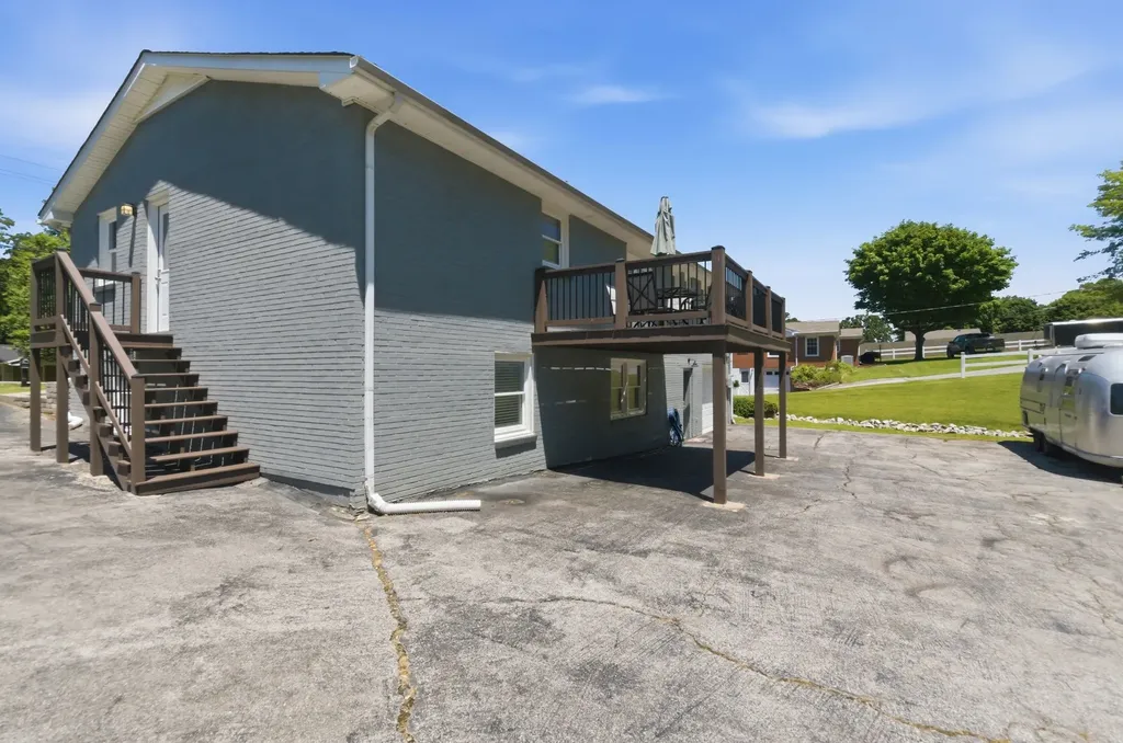307 S Hummingbird Lane Dickson TN 37055