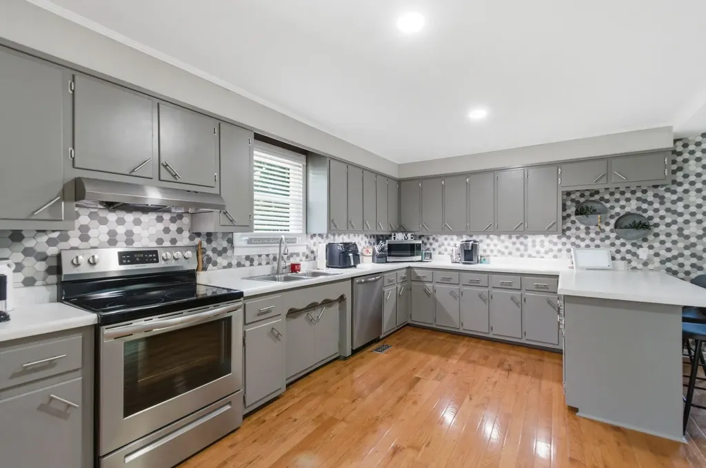 307 S Hummingbird Lane Dickson TN 37055