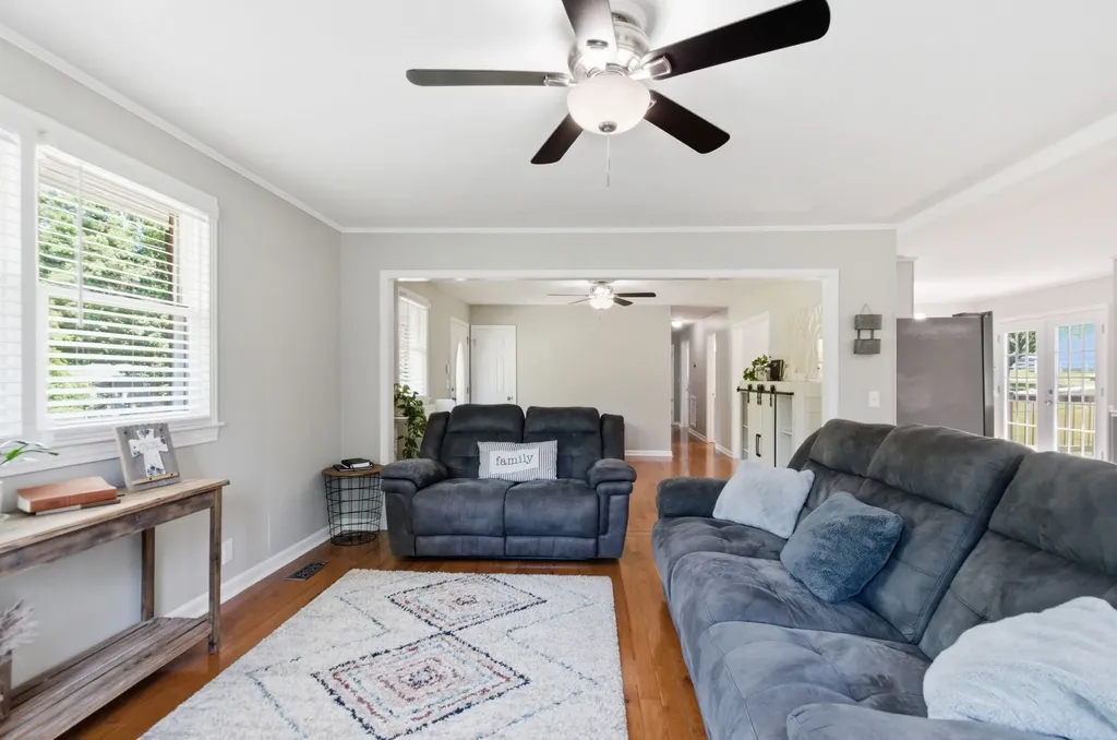 307 S Hummingbird Lane Dickson TN 37055