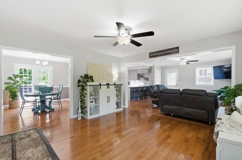 307 S Hummingbird Lane Dickson TN 37055