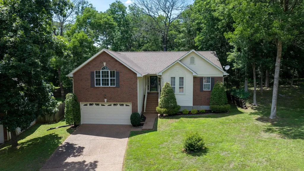 2017 Alice Springs Court Mount Juliet TN 37122