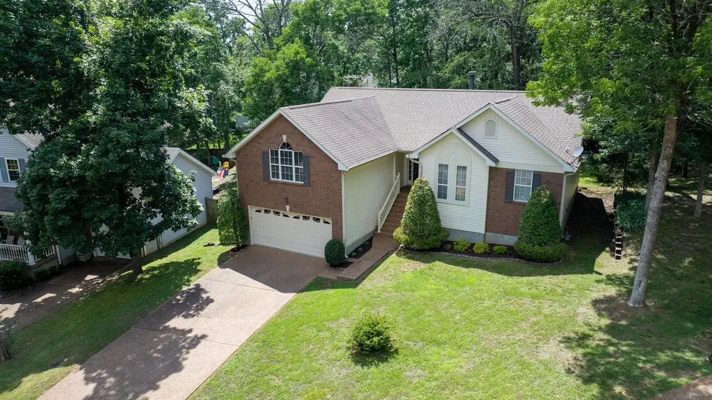 2017 Alice Springs Court Mount Juliet TN 37122
