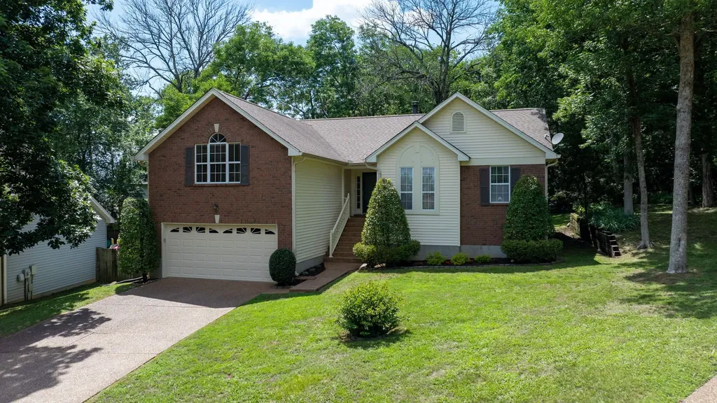 2017 Alice Springs Court Mount Juliet TN 37122