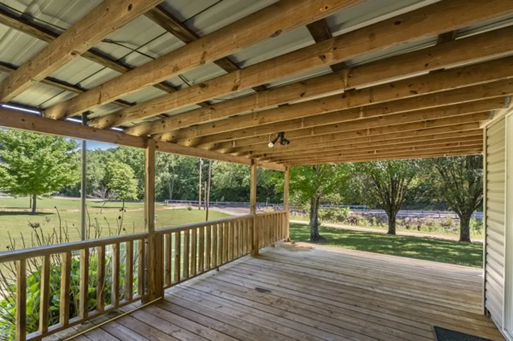 1110 King Road Centerville TN 37033