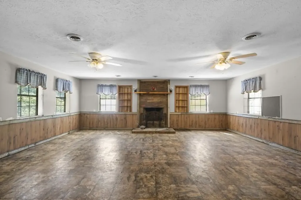 1110 King Road Centerville TN 37033