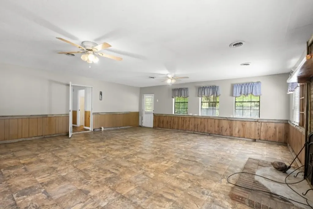 1110 King Road Centerville TN 37033