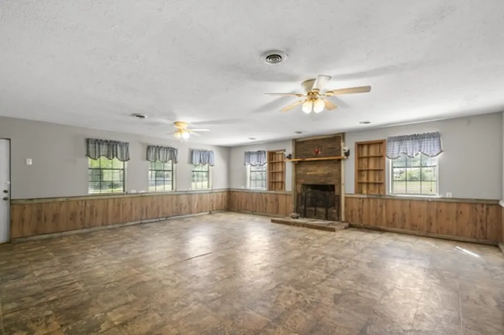 1110 King Road Centerville TN 37033