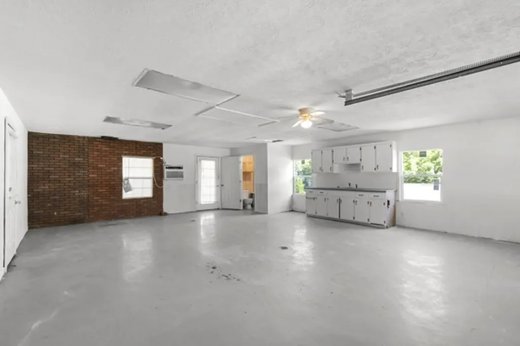 1110 King Road Centerville TN 37033
