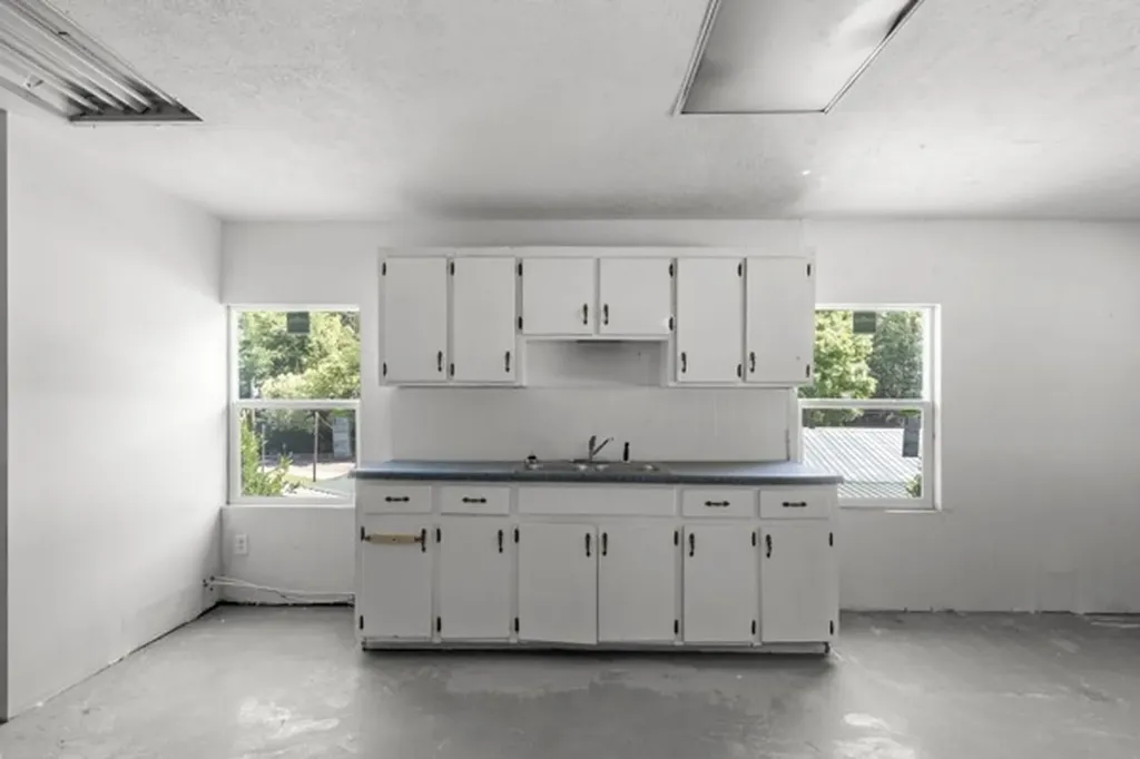 1110 King Road Centerville TN 37033