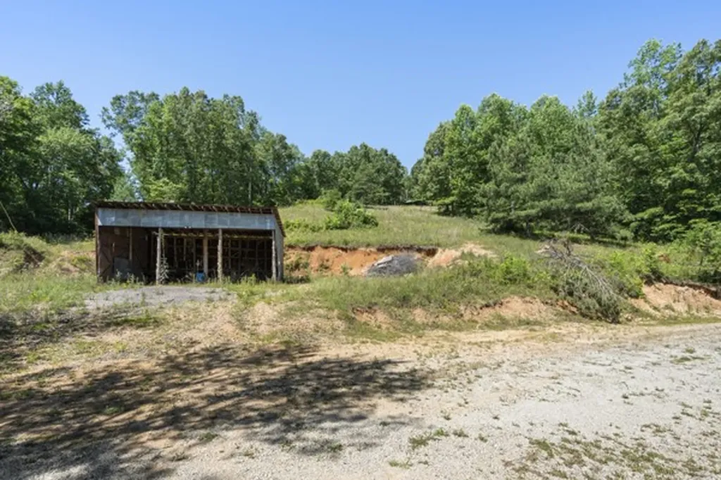 1110 King Road Centerville TN 37033