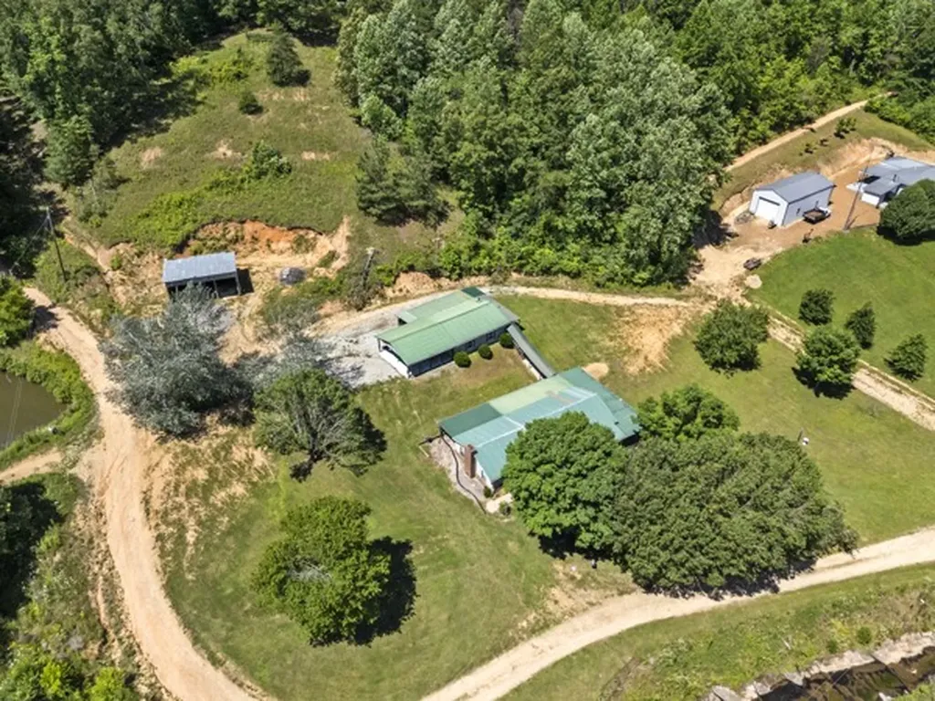 1110 King Road Centerville TN 37033