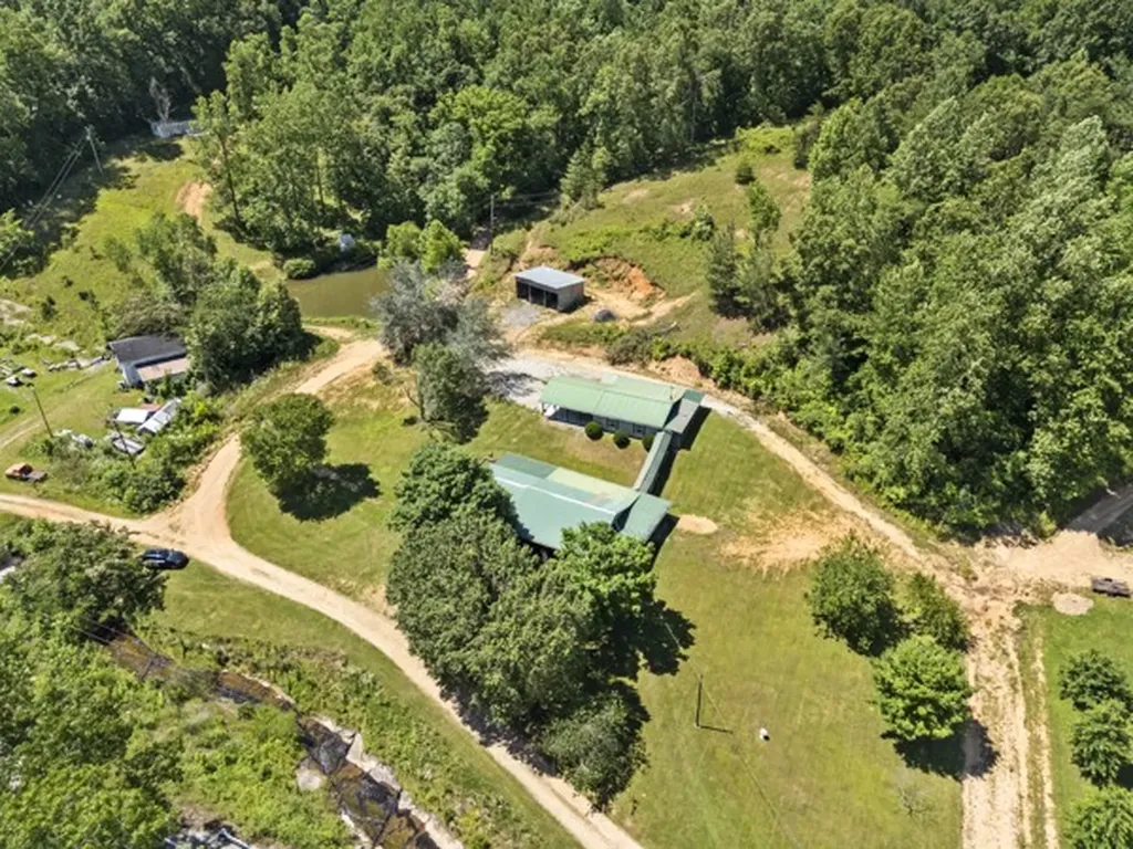 1110 King Road Centerville TN 37033