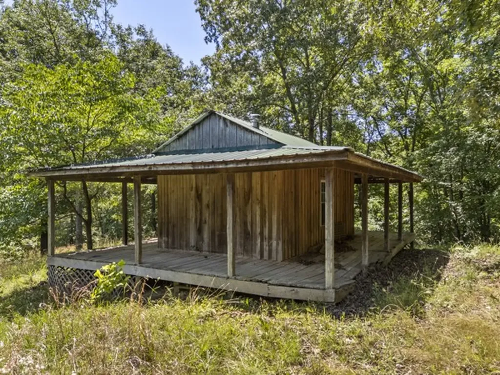 1110 King Road Centerville TN 37033