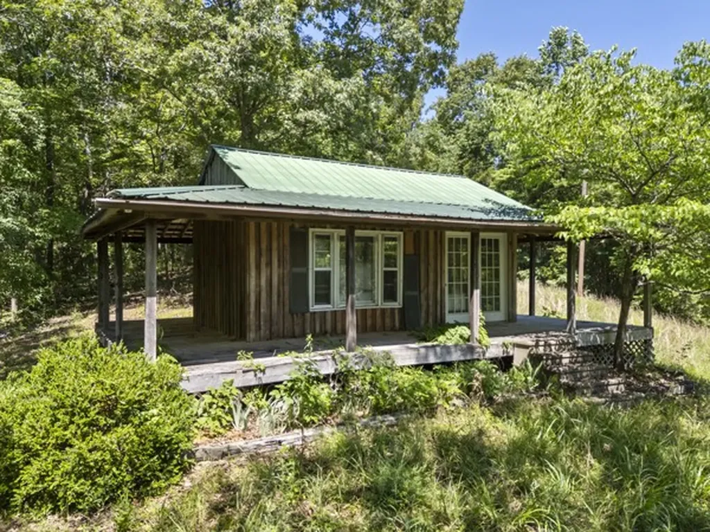 1110 King Road Centerville TN 37033