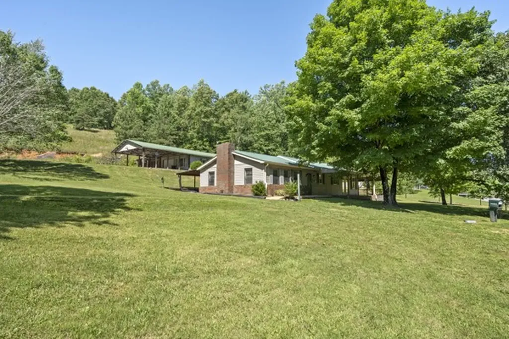 1110 King Road Centerville TN 37033