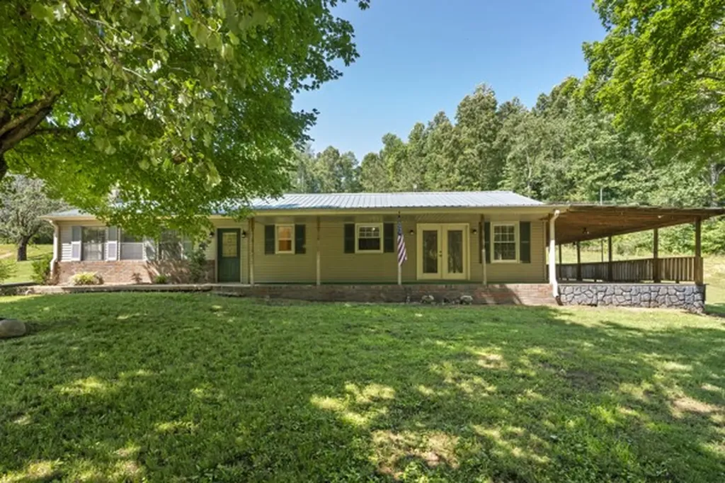 1110 King Road Centerville TN 37033