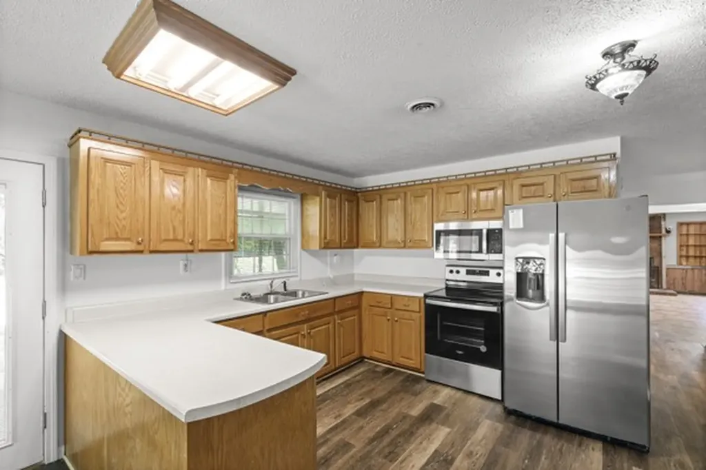 1110 King Road Centerville TN 37033