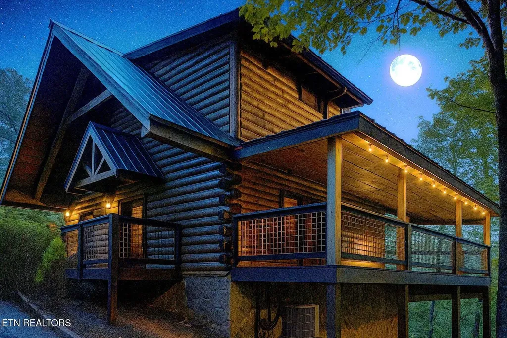 Gatlinburg TN, 1615 Misty Hollow Way
