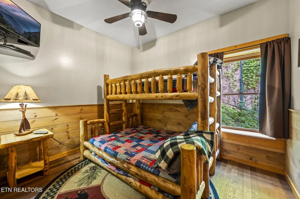 1615 Misty Hollow Way Gatlinburg TN 37738