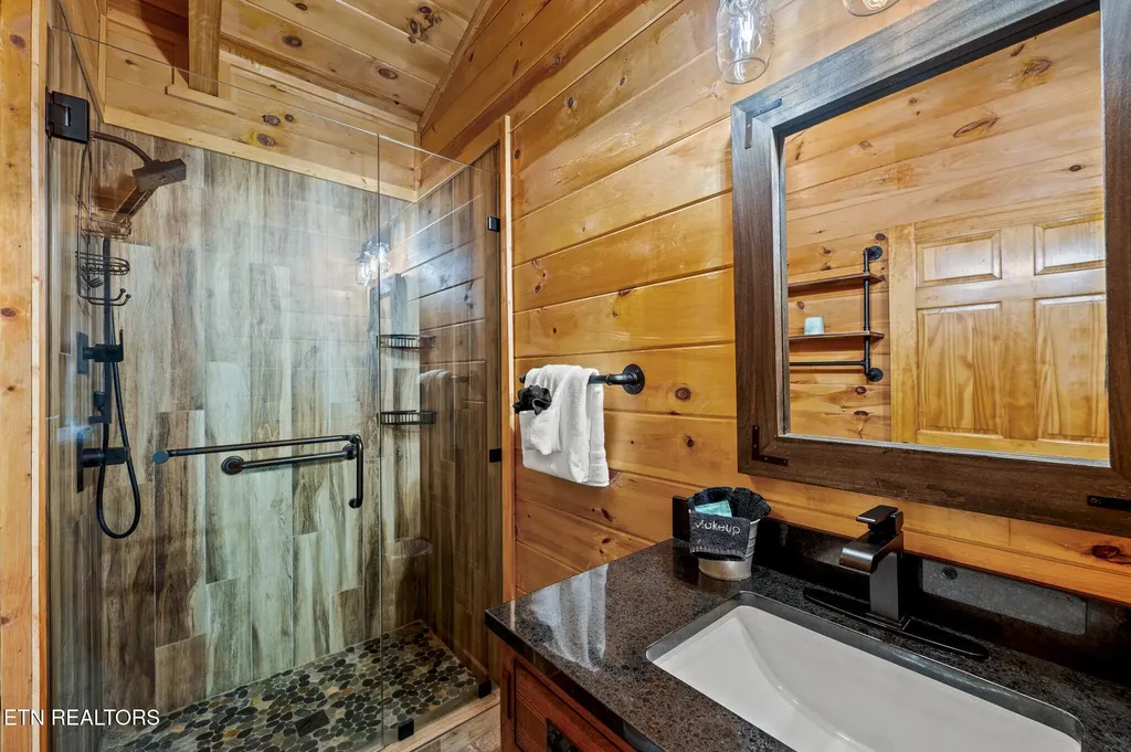 1615 Misty Hollow Way Gatlinburg TN 37738