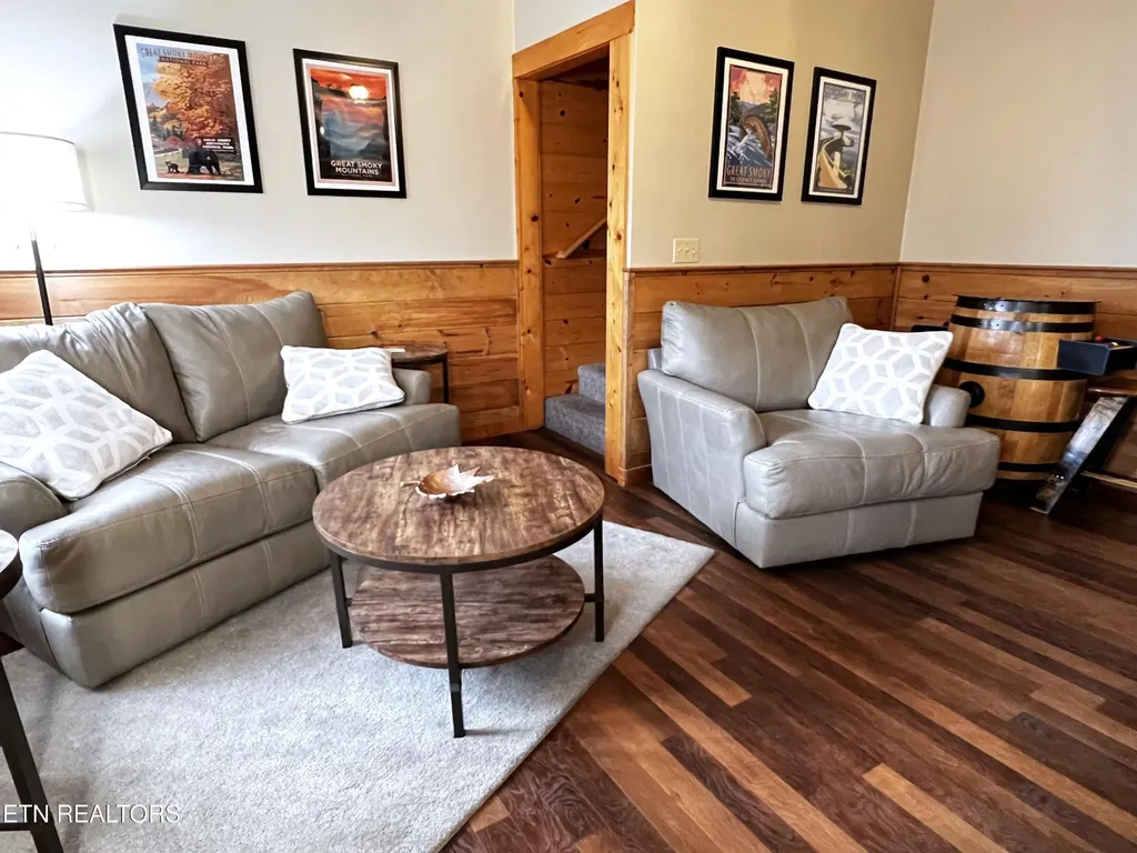 1615 Misty Hollow Way Gatlinburg TN 37738