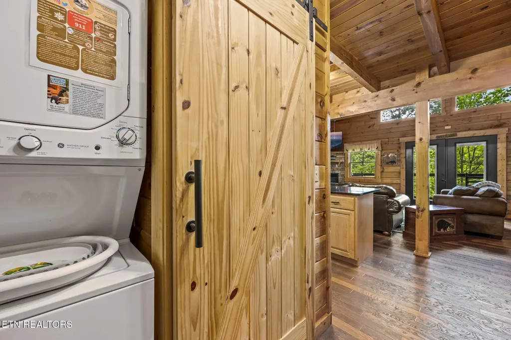 1615 Misty Hollow Way Gatlinburg TN 37738