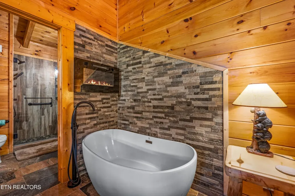 1615 Misty Hollow Way Gatlinburg TN 37738
