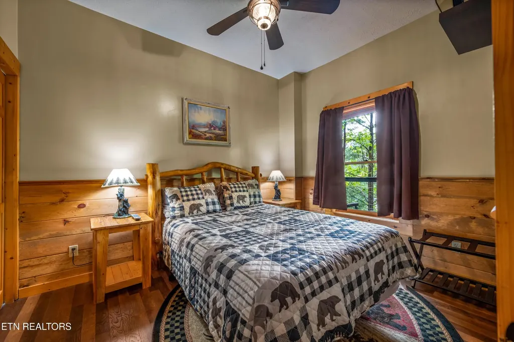 1615 Misty Hollow Way Gatlinburg TN 37738