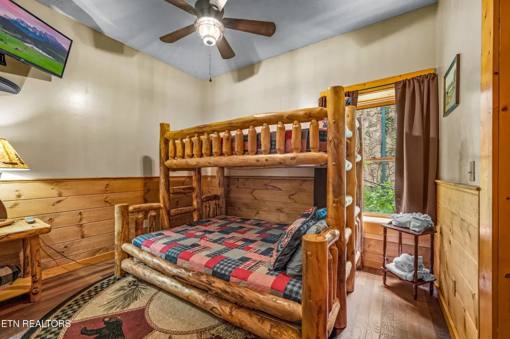 1615 Misty Hollow Way Gatlinburg TN 37738