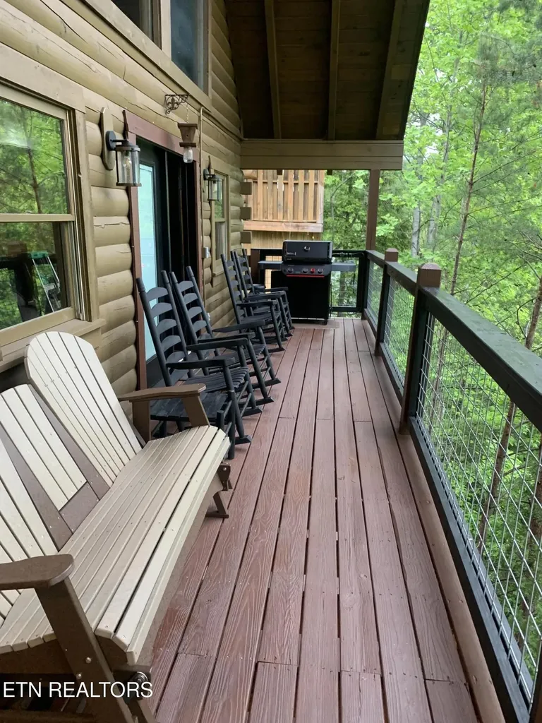 1615 Misty Hollow Way Gatlinburg TN 37738