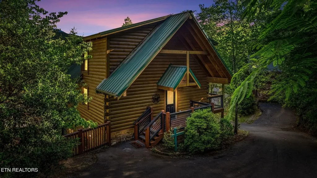 1615 Misty Hollow Way Gatlinburg TN 37738
