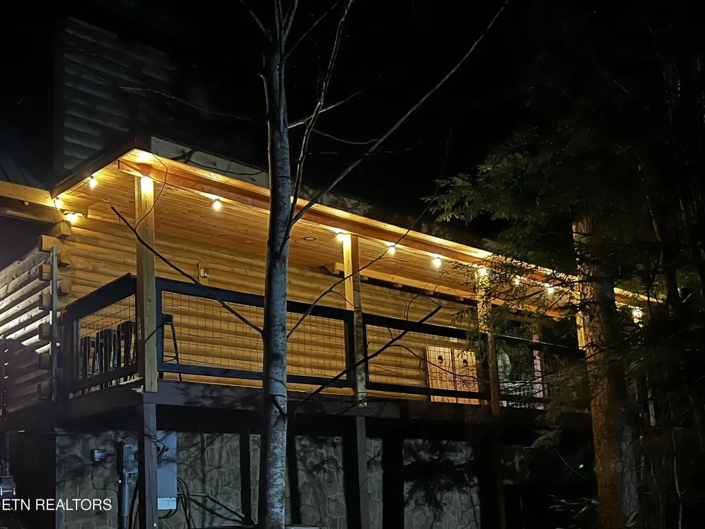 1615 Misty Hollow Way Gatlinburg TN 37738