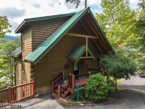 1615 Misty Hollow Way Gatlinburg TN 37738