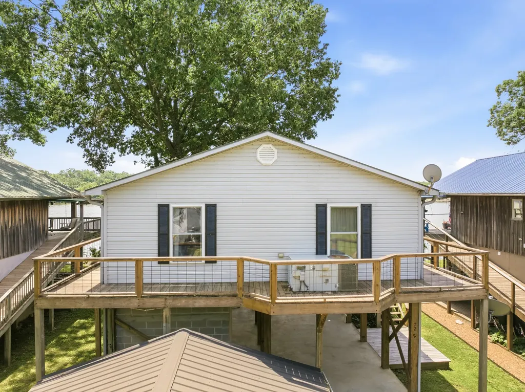 1728 Yarbro Landing Lane Decaturville TN 38329