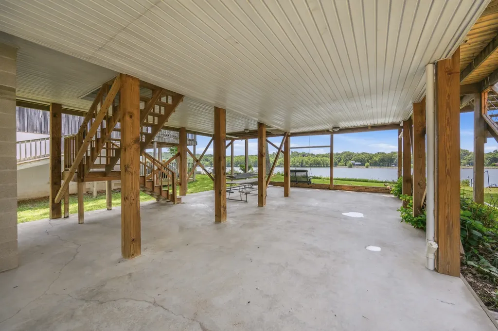 1728 Yarbro Landing Lane Decaturville TN 38329