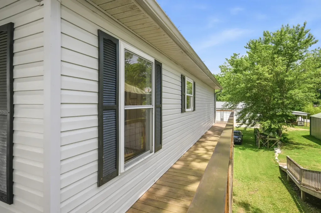 1728 Yarbro Landing Lane Decaturville TN 38329