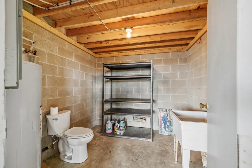 1728 Yarbro Landing Lane Decaturville TN 38329
