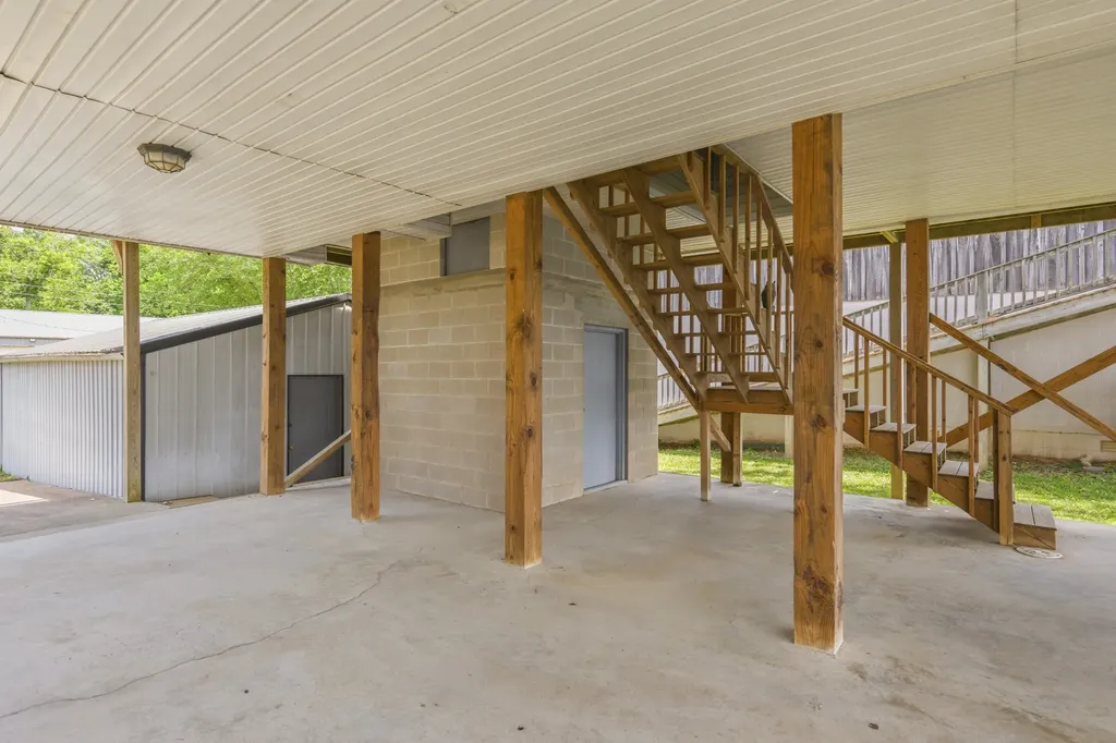 1728 Yarbro Landing Lane Decaturville TN 38329