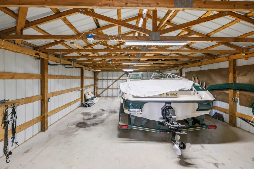 1728 Yarbro Landing Lane Decaturville TN 38329