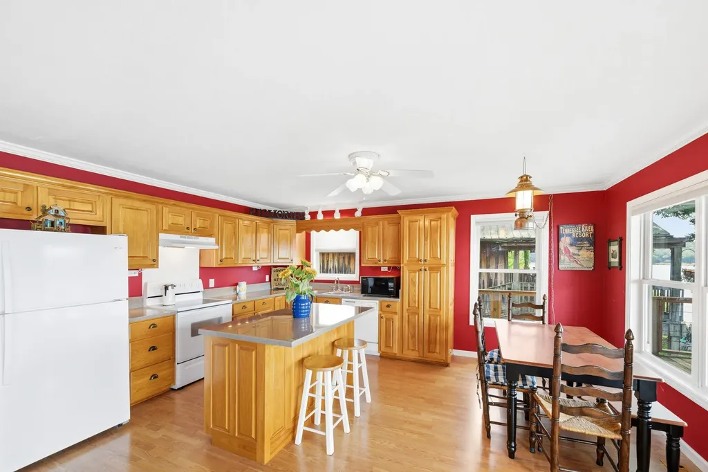 1728 Yarbro Landing Lane Decaturville TN 38329