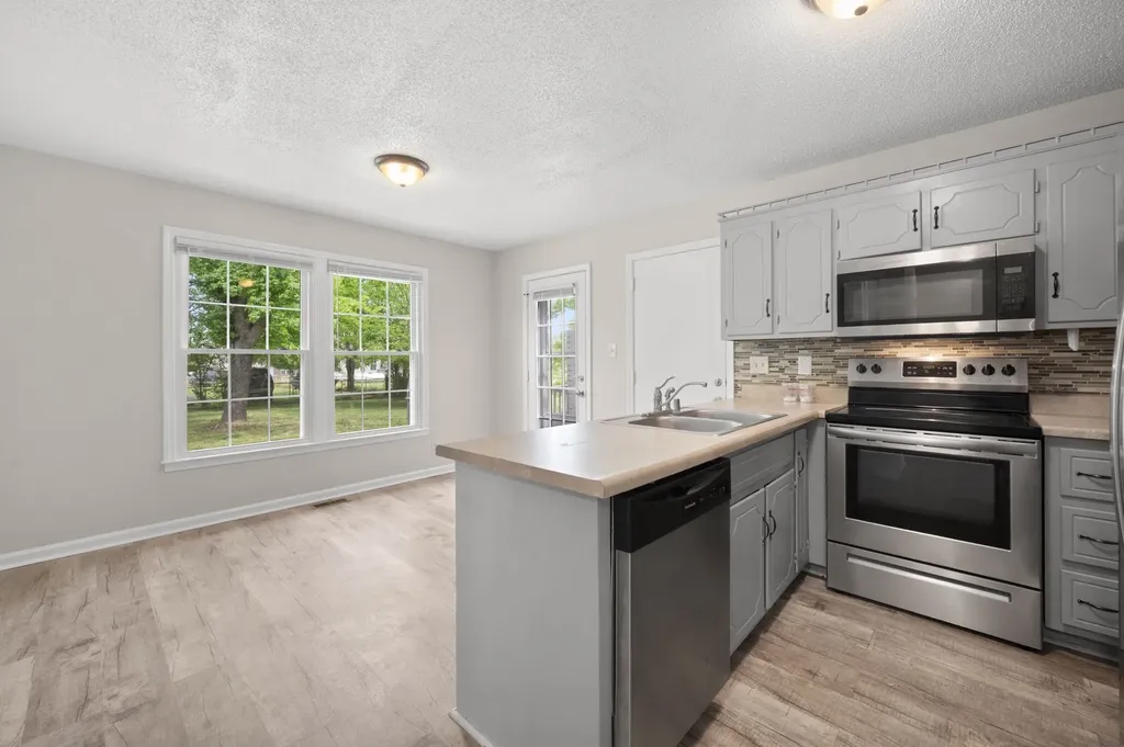 907 Desota Lane Oak Grove KY 42262