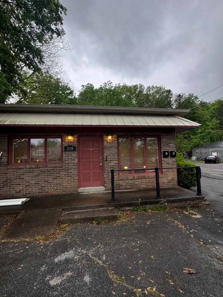 210 E Main Street Waverly TN 37185