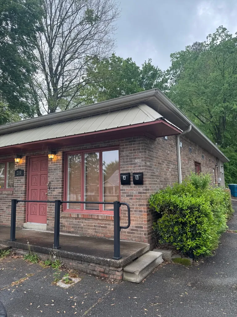 210 E Main Street Waverly TN 37185