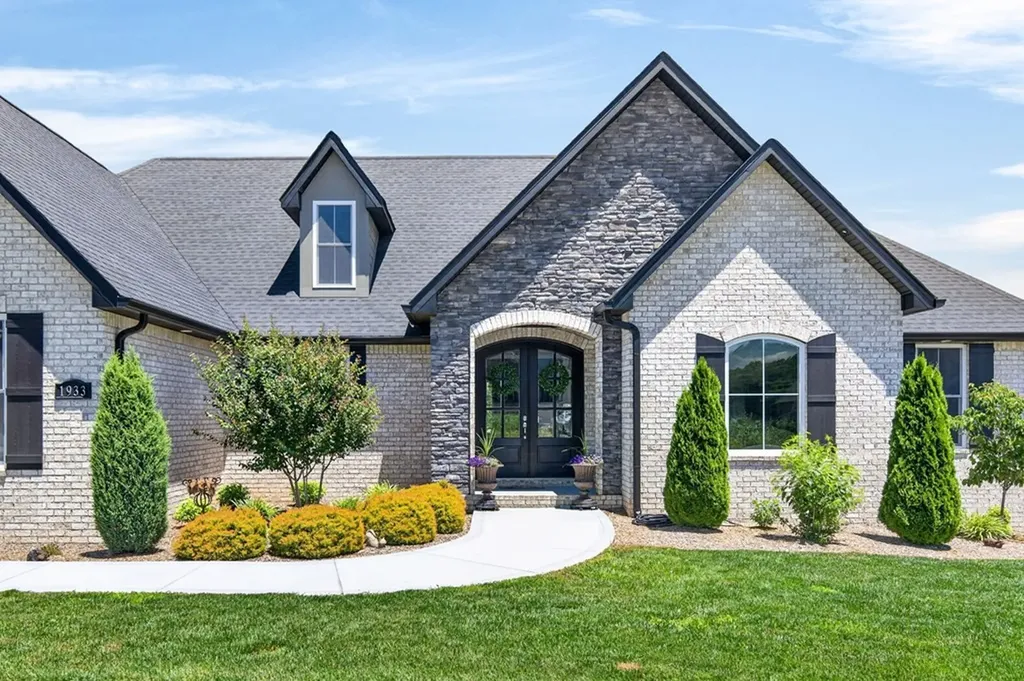 1933 Rivers Edge Dr, SE Cookeville TN 38506