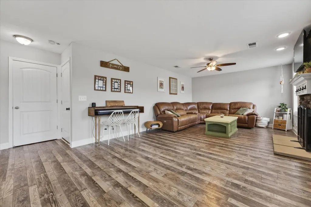 1200 Eagles Nest Lane Clarksville TN 37040