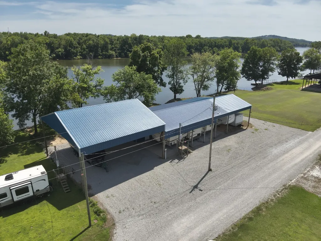1067 Wc Pickett Clifton TN 38425