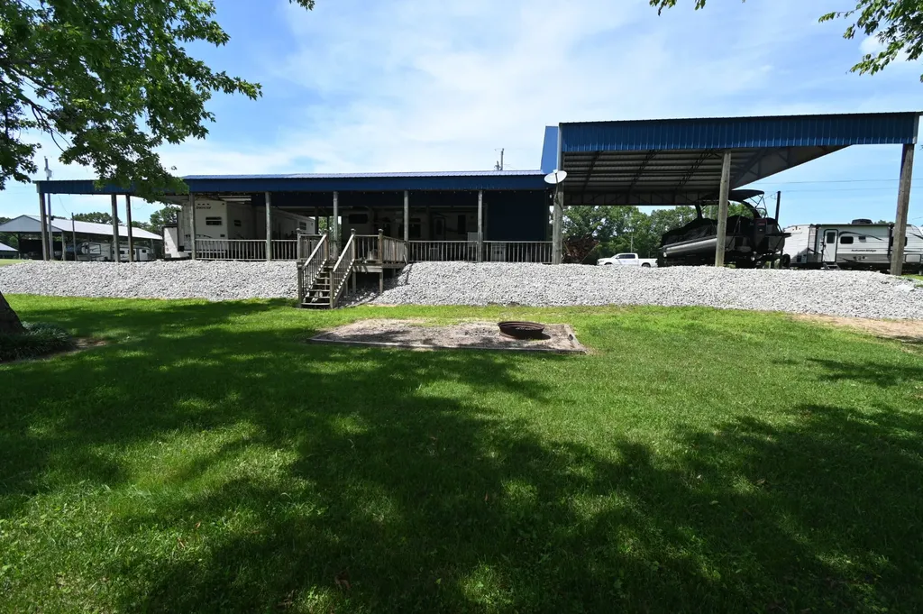 1067 Wc Pickett Clifton TN 38425