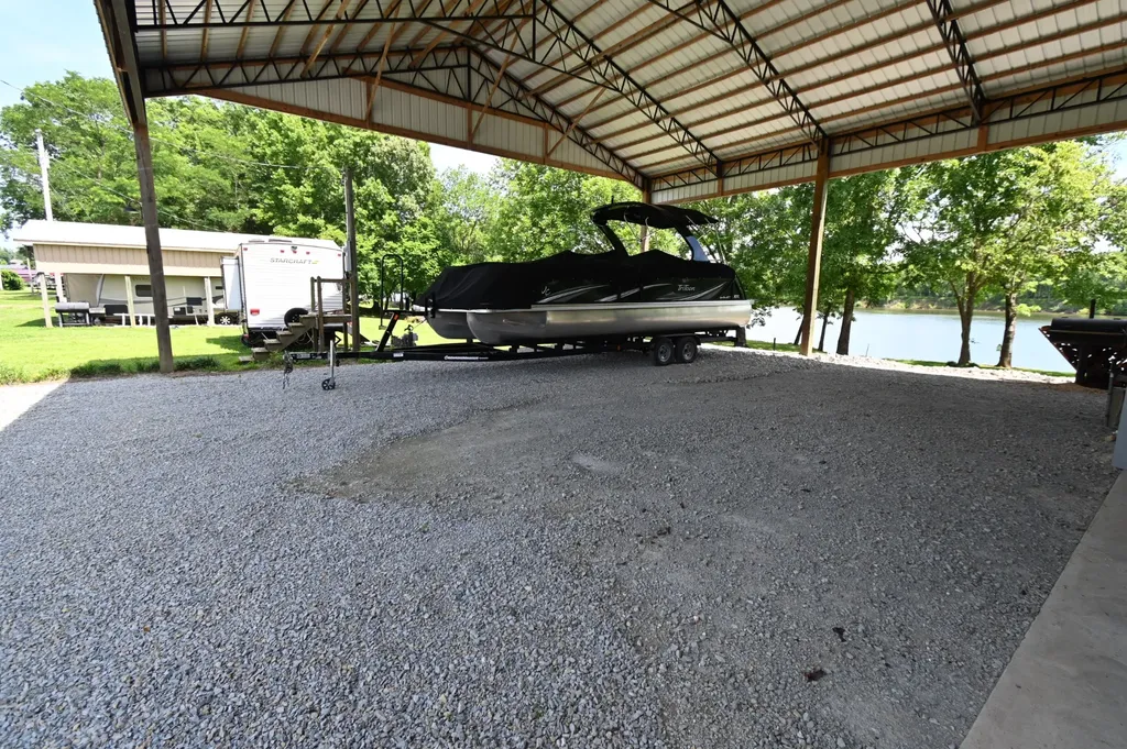 1067 Wc Pickett Clifton TN 38425
